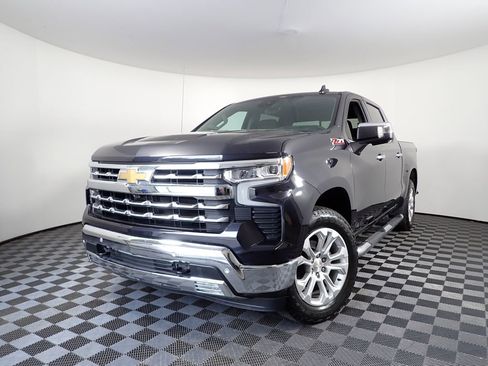 Used 2022 Chevrolet Silverado 1500 LTZ w/ LTZ Premium Package AWD/4WD image 2