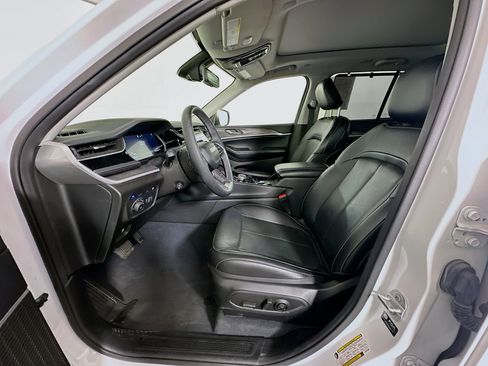 Used 2022 Jeep Grand Cherokee Limited 4xe w/ Luxury Tech Group II AWD/4WD image 13