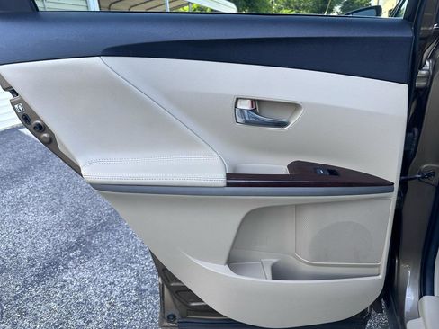 Used 2013 Toyota Venza XLE FWD image 31