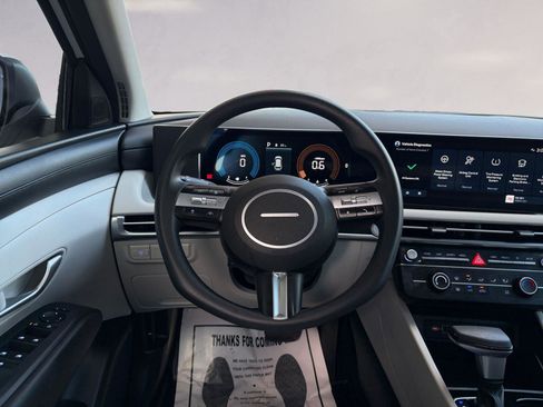 Used 2025 Hyundai Tucson SE image 12