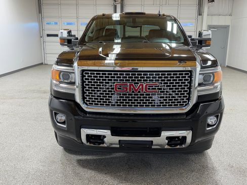 Used 2016 GMC Sierra 2500 Denali w/ Suspension Package, Off-Road image 7