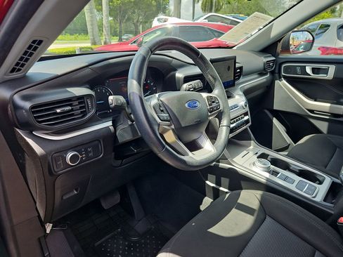 Used 2022 Ford Explorer XLT image 14