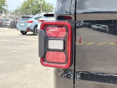 Used 2021 Jeep Gladiator Overland AWD/4WD image 10