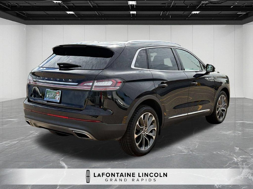 Used 2023 Lincoln Nautilus Reserve AWD/4WD image 5