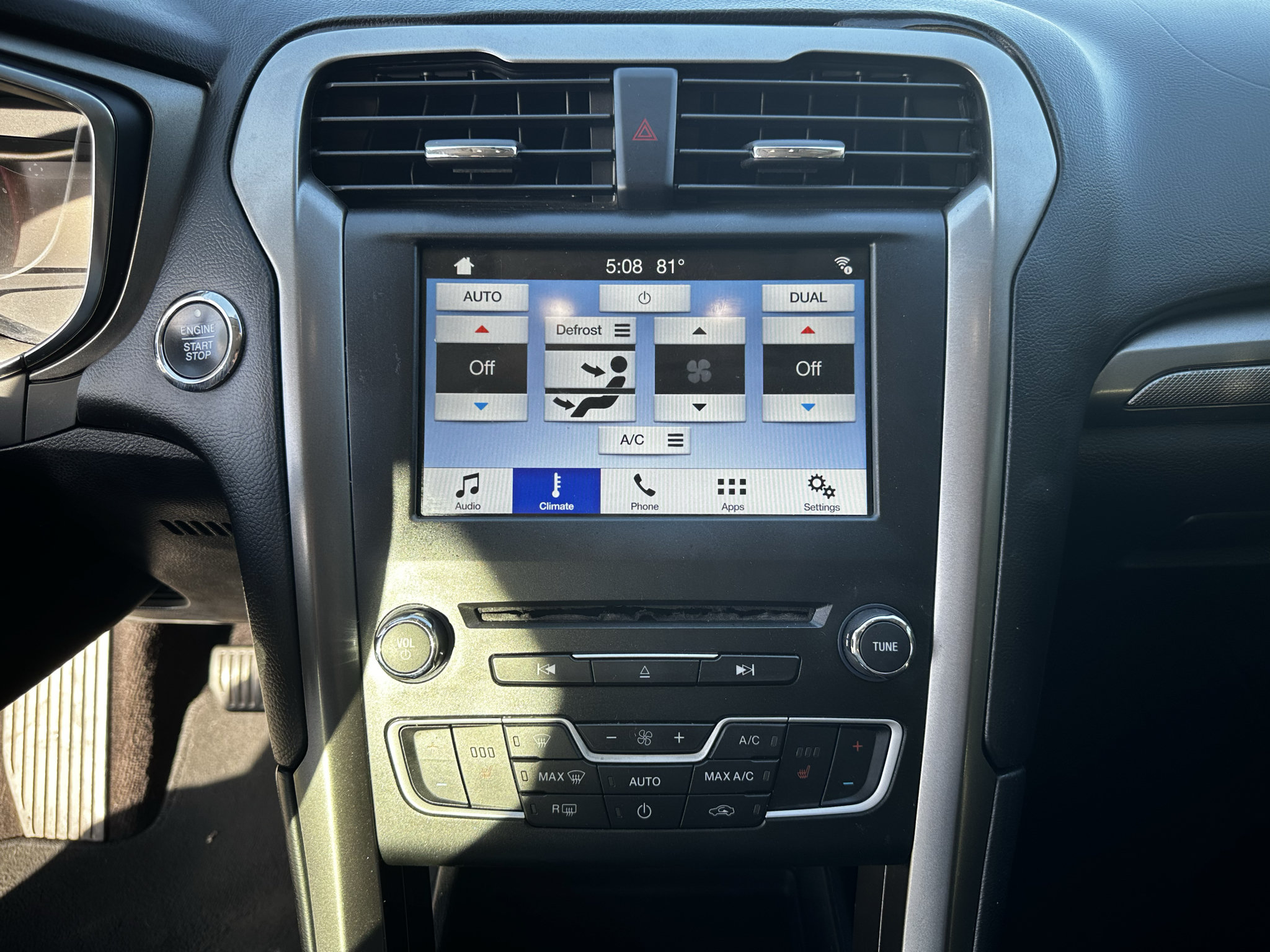 Used 2017 Ford Fusion SE w/ Fusion SE Technology Package FWD image 20