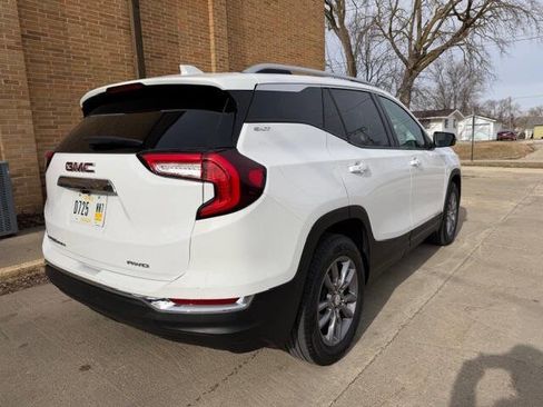 Used 2024 GMC Terrain SLT image 19