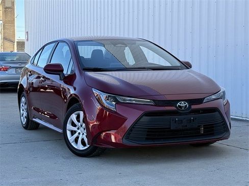 Used 2024 Toyota Corolla LE image 2
