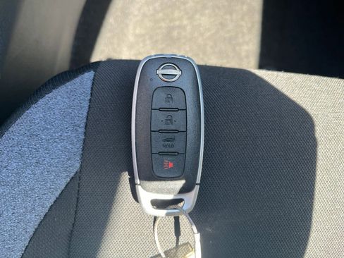 Used 2025 Nissan Versa SV FWD image 21