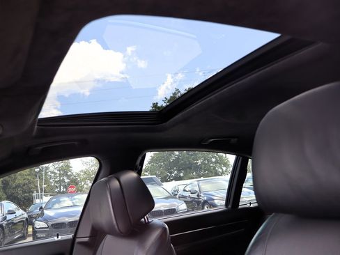 Used 2015 BMW 750i RWD image 21