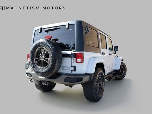 Used 2017 Jeep Wrangler Unlimited Sahara image 8