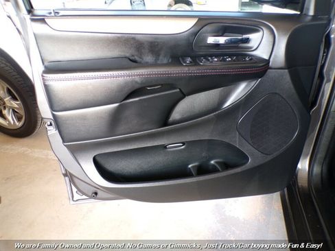Used 2019 Dodge Grand Caravan GT FWD image 12