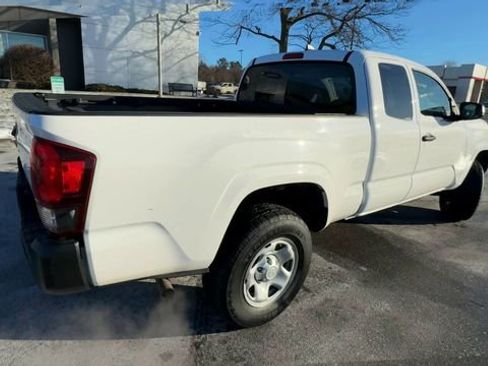 Used 2019 Toyota Tacoma SR image 2