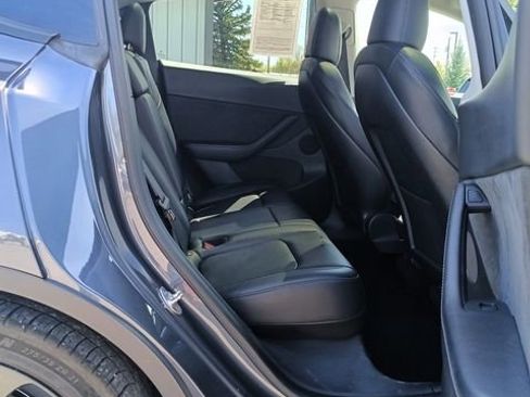 Used 2022 Tesla Model Y Performance AWD/4WD image 27