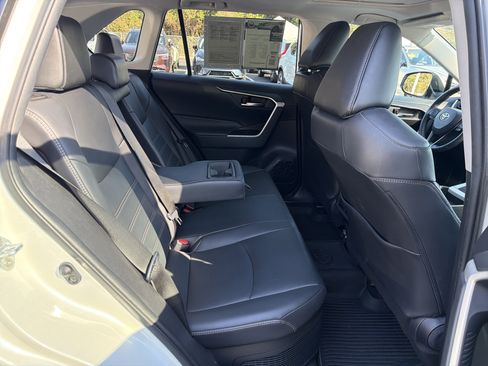 Used 2021 Toyota RAV4 XLE Premium image 33