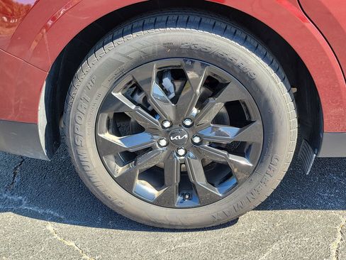 Used 2023 Kia Carnival SX image 9