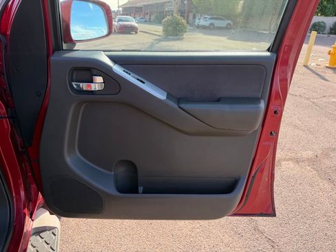 Used 2011 Nissan Pathfinder SV image 21