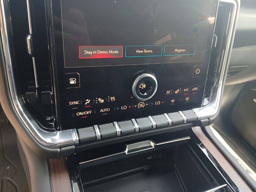 New 2026 GMC Yukon Denali w/ Denali Reserve Package AWD/4WD image 16