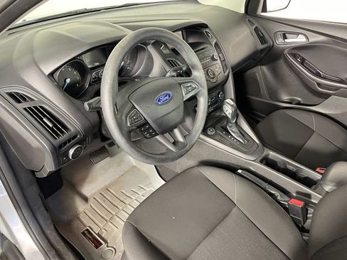 Used 2016 Ford Focus SE w/ SE Power Seat Package image 3