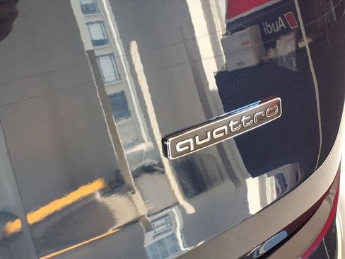 Used 2025 Audi Q7 Premium w/ Convenience Plus Package image 18
