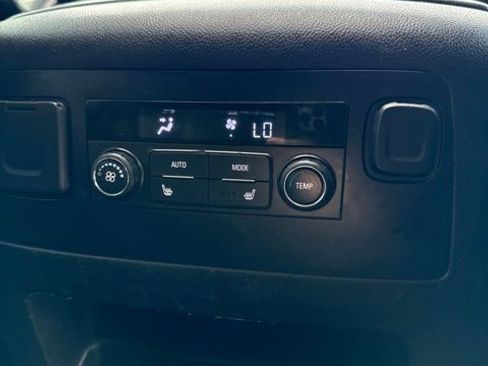 Used 2019 GMC Yukon XL SLT AWD/4WD image 17