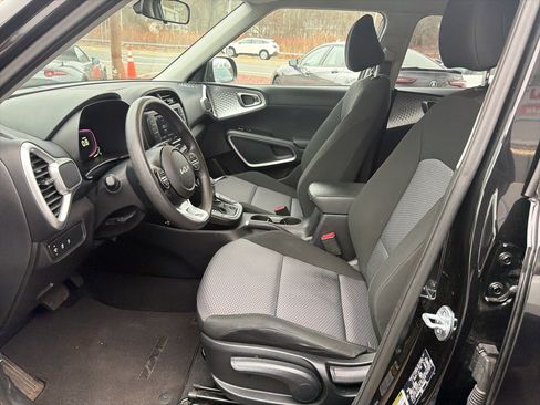 Used 2023 Kia Soul LX w/ LX Technology Package image 18