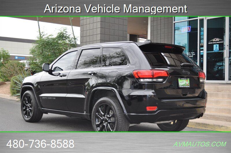 Used 2017 Jeep Grand Cherokee Altitude RWD image 12