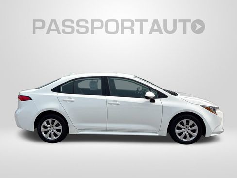 Used 2025 Toyota Corolla LE FWD image 9