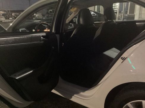 Used 2011 Volkswagen Jetta SE image 6