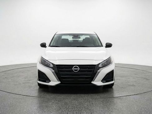 Used 2025 Nissan Altima 2.5 SV image 2