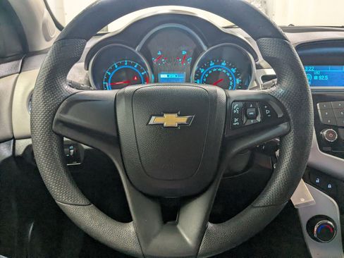 Used 2014 Chevrolet Cruze LS FWD image 13