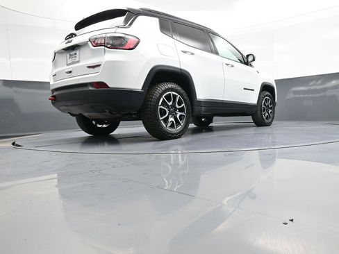 Used 2025 Jeep Compass Trailhawk AWD/4WD image 29