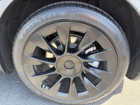 Used 2023 Tesla Model Y Long Range image 29