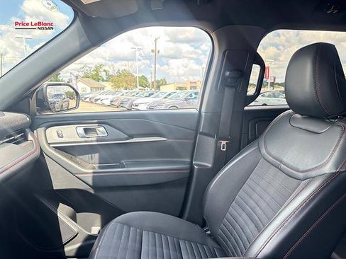 Used 2025 Ford Explorer ST-Line w/ ST-Line Street Pack AWD/4WD image 15