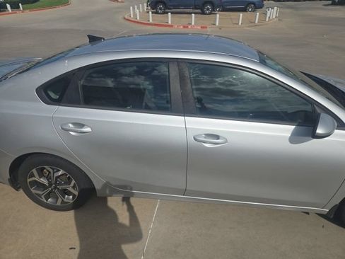 Used 2020 Kia Forte LXS FWD image 4