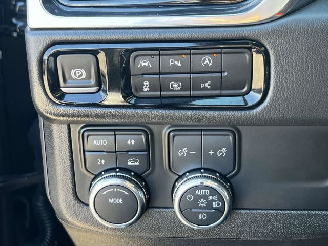 Certified 2025 GMC Yukon XL Denali AWD/4WD image 22