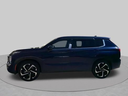 Used 2023 Mitsubishi Outlander SE AWD/4WD image 2