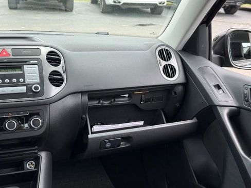 Used 2010 Volkswagen Tiguan SE AWD/4WD image 25