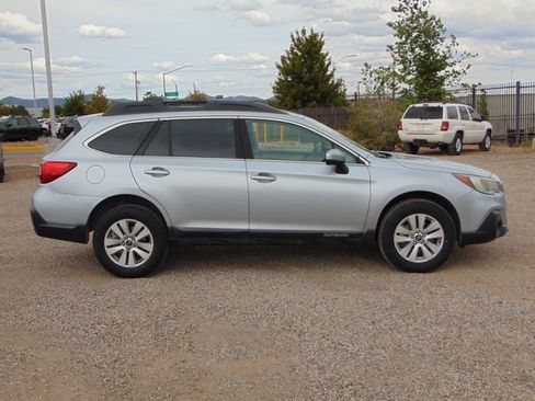 Used 2018 Subaru Outback 2.5i Premium AWD/4WD image 3