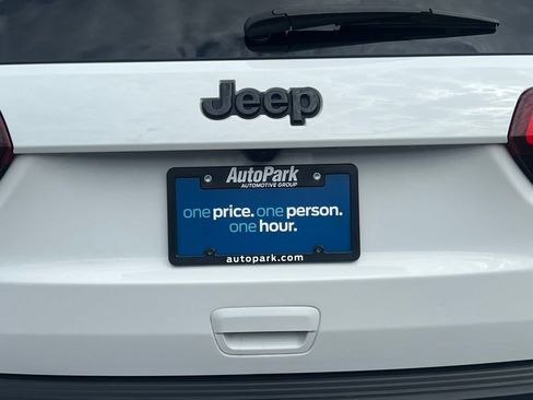 Used 2020 Jeep Grand Cherokee Altitude image 13