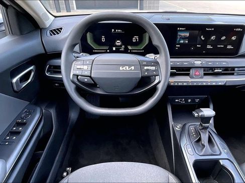 Used 2025 Kia K4 FWD image 5