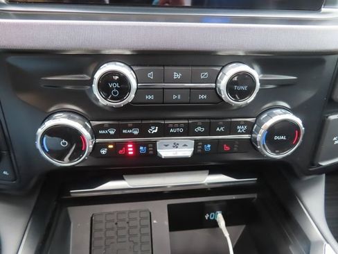 Used 2024 Ford F350 Platinum AWD/4WD image 37
