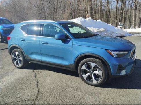 Used 2023 Volvo XC40 B5 Plus w/ Driver Assist Package image 11