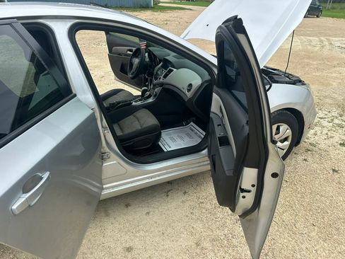 Used 2016 Chevrolet Cruze LS FWD image 12