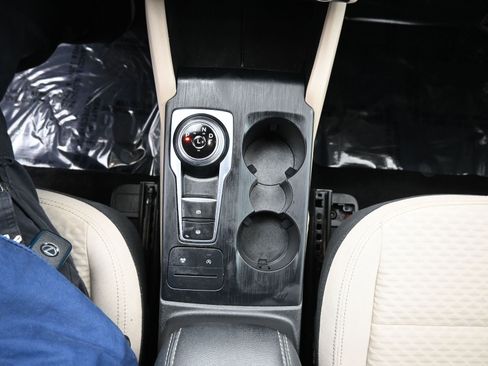 Used 2020 Ford Escape SE image 16