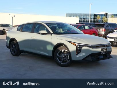 New 2025 Kia K4 LXS