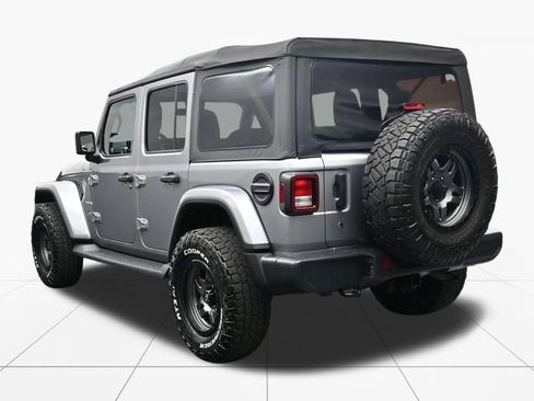 Used 2020 Jeep Wrangler Unlimited Sahara AWD/4WD image 6