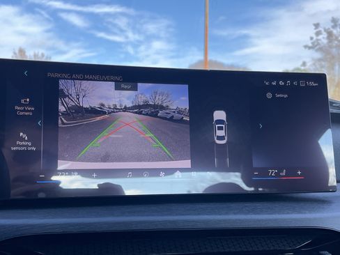 New 2026 BMW 330i Sedan w/ Premium Package image 4