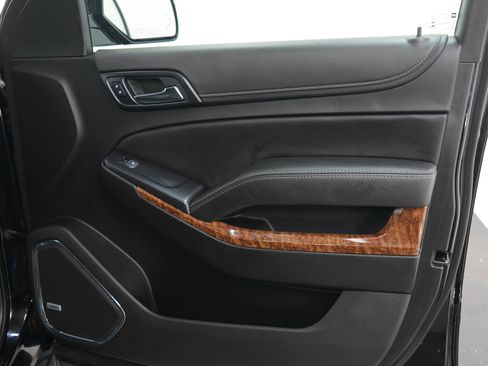 Used 2019 Chevrolet Tahoe Premier AWD/4WD image 12