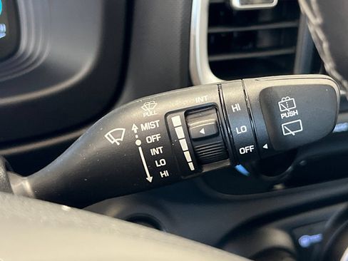 Used 2025 Hyundai Venue SEL FWD image 33