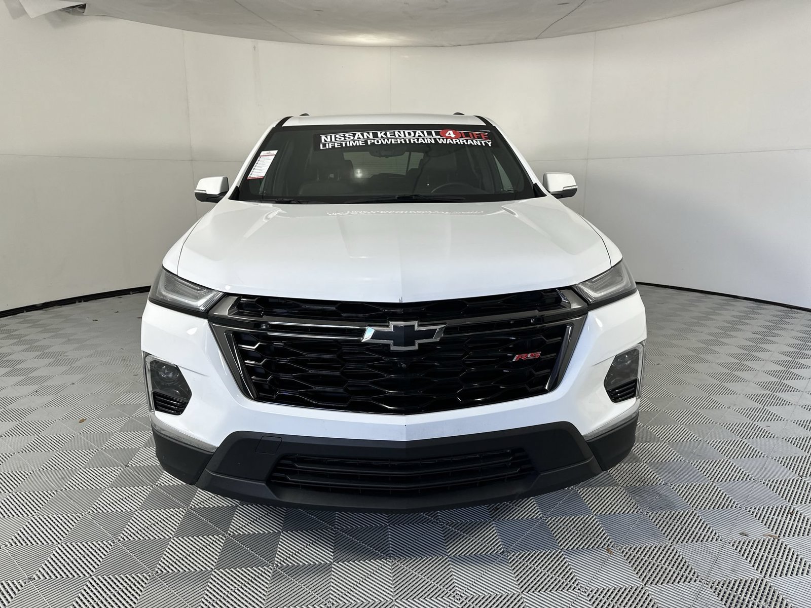 Used 2023 Chevrolet Traverse RS FWD image 3